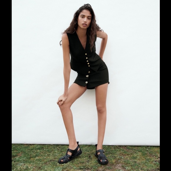 Zara buttoned mini skirt - Picture 3 of 6